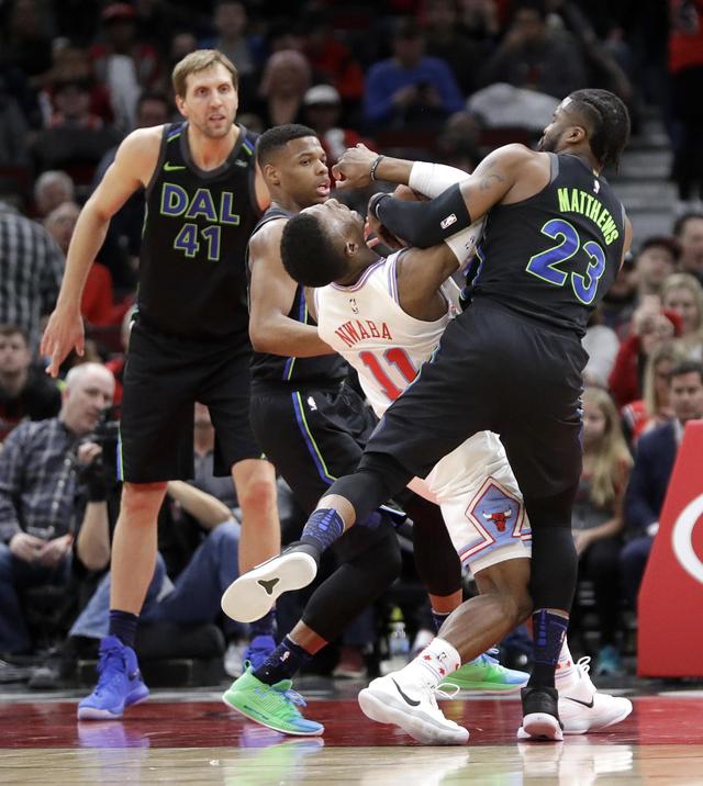 德国男篮碾压独行侠，费沃斯完成帽子戏法