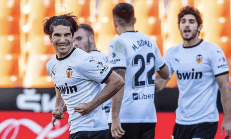 艾斯顿维拉客场惨败,降级阴影笼罩 艾斯顿维拉客场惨败,降级阴影笼罩