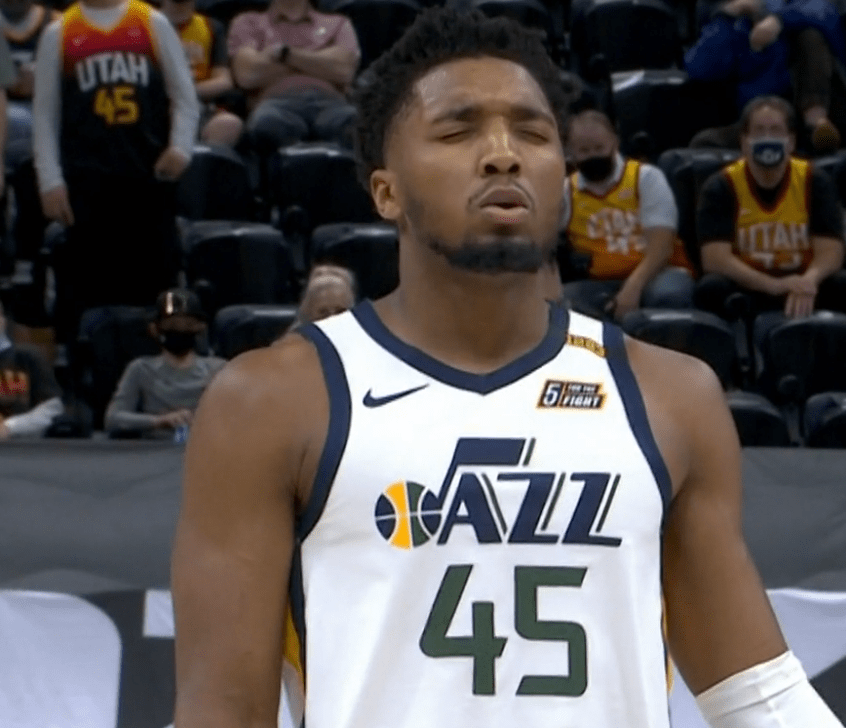 篮队司控上演帽子戏法,隔空拦截让对手防不胜防 篮队司控上演帽子戏法,隔空拦截让对手防不胜防