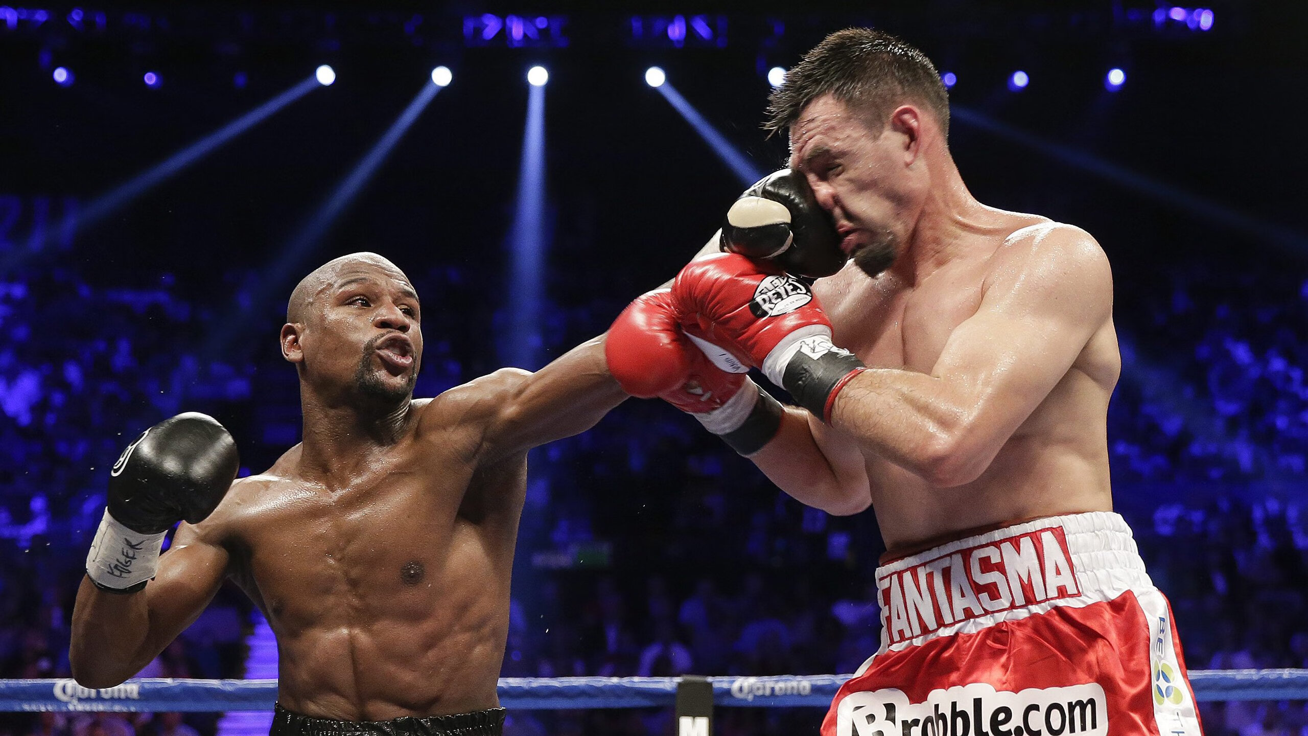 开云体育直播-爵士强压快船,德罗赞在东决关键战接管比赛,当坚韧遇上孤胆