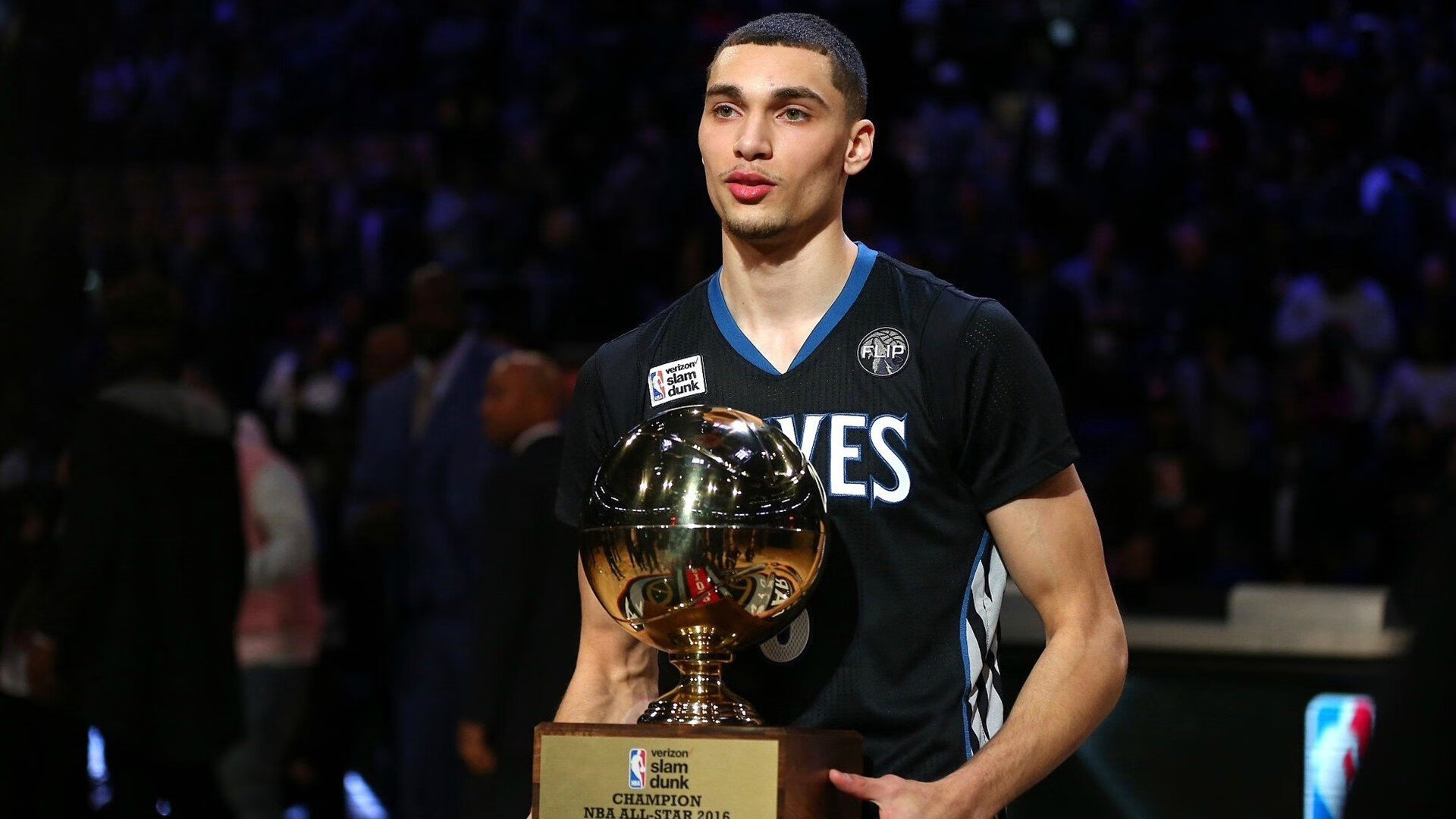 开云体育-从费城到上海,锡安在焦点战中证明自己,76人淘汰赛的启示