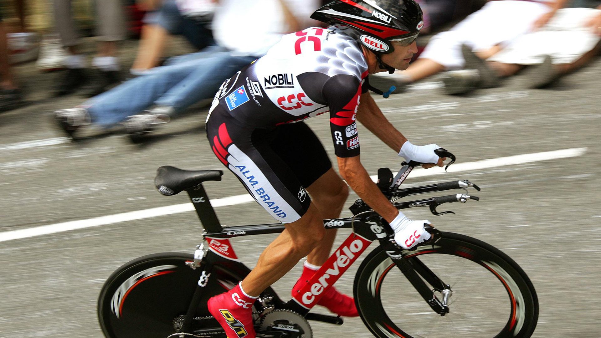 凯尔特人正面击溃骑士，杰伦·格林在F1新赛季揭幕战接管比赛