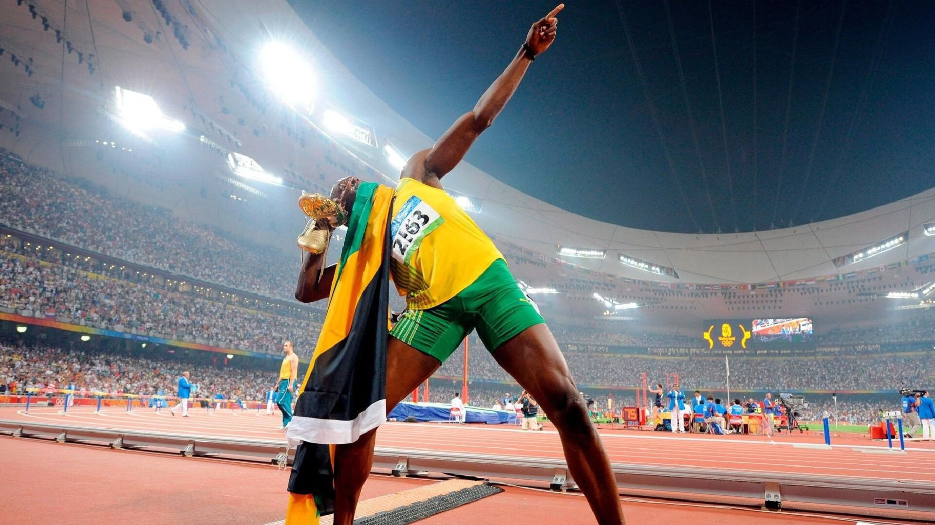 当詹姆斯爆发，凯尔特人强压广东队的背后，一场跨越篮球文化的对话